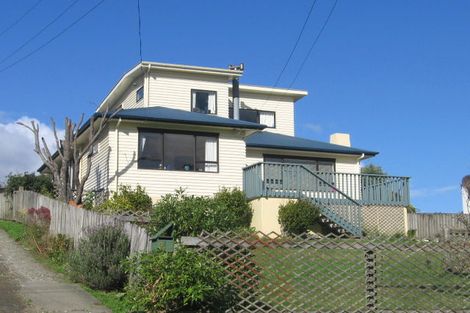 Photo of property in 9 Te Whiti Grove, Korokoro, Lower Hutt, 5012