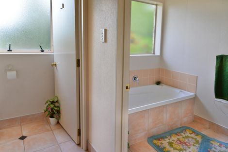 Photo of property in 20 Reremanu Place, Weymouth, Auckland, 2103