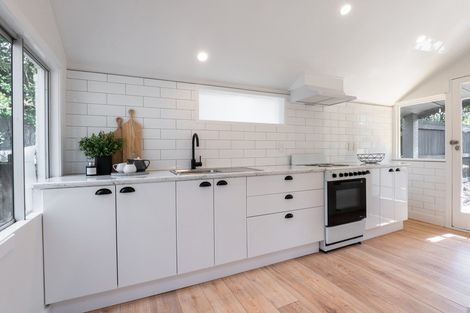 Photo of property in 15 Te Atatu Road, Te Atatu South, Auckland, 0610