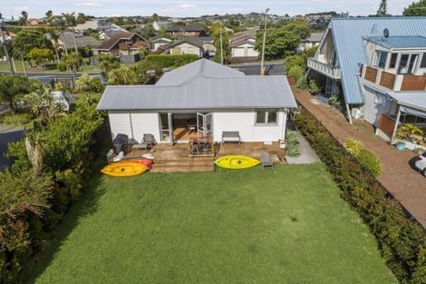 Photo of property in 52 Shakespear Road, Army Bay, Whangaparaoa, 0930