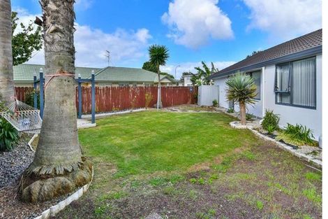 Photo of property in 2 Brentford Place, Manurewa, Auckland, 2102