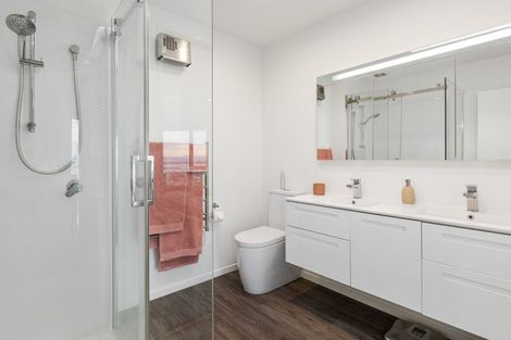 Photo of property in 2/60 Moncks Spur Road, Redcliffs, Christchurch, 8081