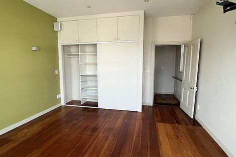 Photo of property in 14 Edge Hill, Mount Victoria, Wellington, 6011