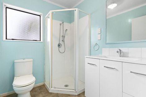 Photo of property in 4/14 Beaubank Road, Kelston, Auckland, 0602