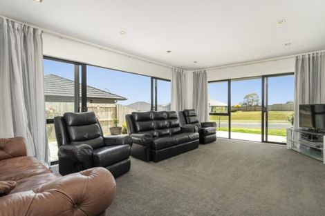 Photo of property in 28 Charlotte Drive, Omokoroa, 3114