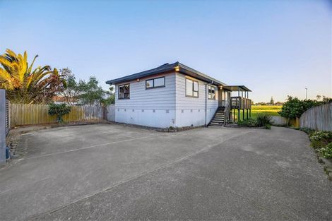 Photo of property in 70 De Quincey Terrace, Highland Park, Auckland, 2010