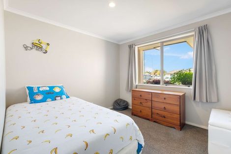 Photo of property in 2 Highbury Place, Nawton, Hamilton, 3200