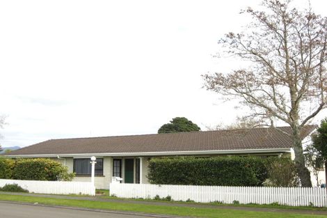 Photo of property in 10 John Guthrie Place, Merrilands, New Plymouth, 4312