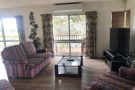 Photo of property in 2/25 Sapphire Place, Bayview, Auckland, 0629