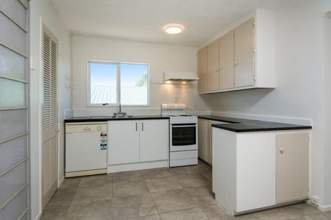 Photo of property in 33 Athena Drive, Totara Vale, Auckland, 0629