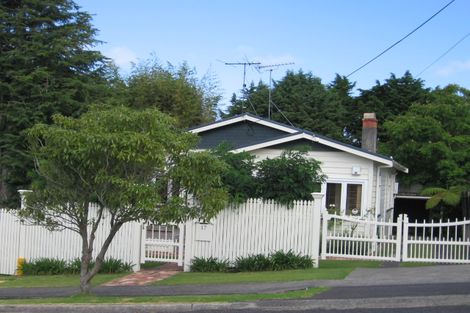 Photo of property in 17 Le Roy Terrace, Birkenhead, Auckland, 0626