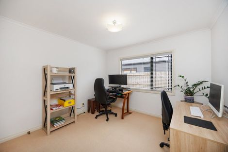 Photo of property in 27 Royal Oak Drive, Kelvin Grove, Palmerston North, 4414