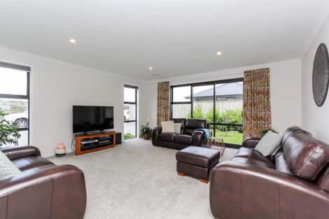 Photo of property in 17 Garrett Drive, Whalers Gate, New Plymouth, 4310