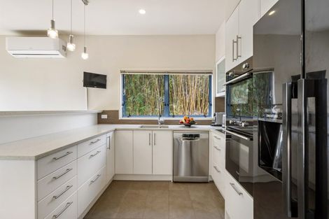 Photo of property in 11 Wilmington Place, Forrest Hill, Auckland, 0620