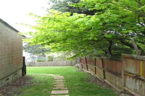 Photo of property in 2/135 Glenfield Road, Hillcrest, Auckland, 0626