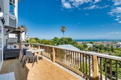 Photo of property in 30 Colenso Avenue, Hospital Hill, Napier, 4110