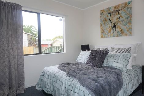 Photo of property in 2/46 Shifnal Drive, Randwick Park, Auckland, 2105