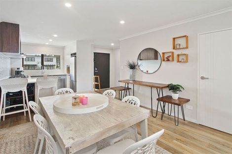 Photo of property in 8b Lumbarda Drive, Kumeu, 0810