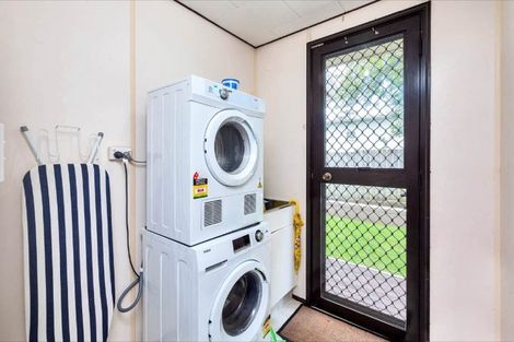 Photo of property in 39 Dellwood Avenue, Henderson, Auckland, 0612