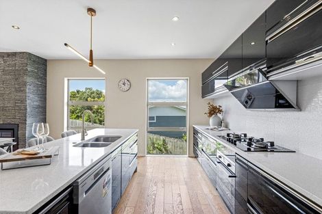 Photo of property in 17 Limmer Place, Browns Bay, Auckland, 0632