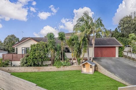 Photo of property in 11 Raphael Place, West Harbour, Auckland, 0618