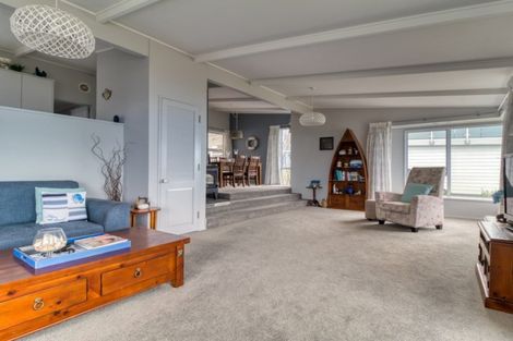 Photo of property in 111 North Shore Road, Eskdale, Napier, 4182