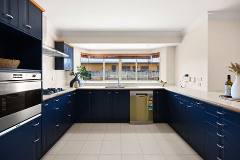 Photo of property in 2 Roderick Place, Rototuna, Hamilton, 3210