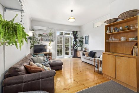 Photo of property in 35 Lawrence Street, Newtown, Wellington, 6021