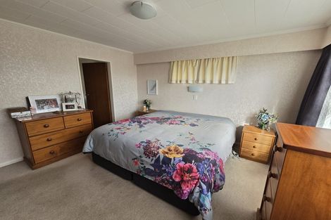 Photo of property in 14 Yarrow Place, Papakowhai, Porirua, 5024