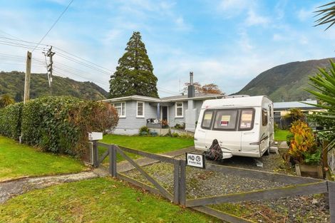 Photo of property in 45 York Street, Picton, 7220