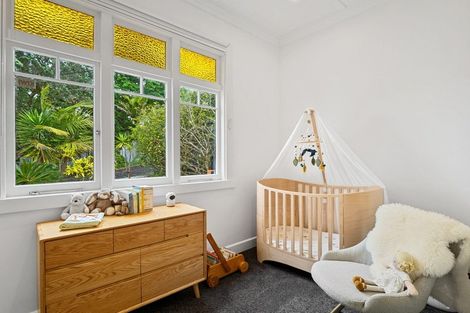 Photo of property in 6 Mollyhawk Place, Birkenhead, Auckland, 0626