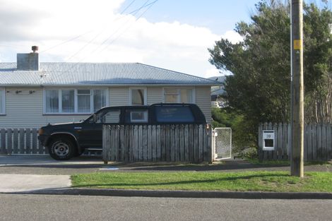 Photo of property in 70-72 Hereford Street, Cannons Creek, Porirua, 5024