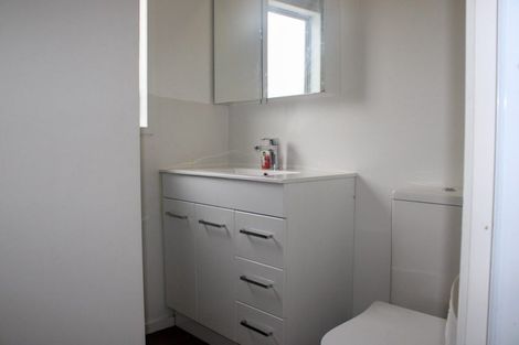 Photo of property in 5 Sullivan Avenue, Mangere Bridge, Auckland, 2022