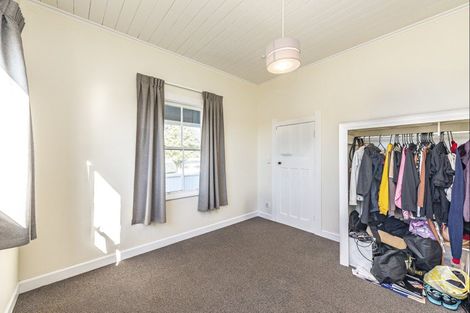 Photo of property in 18 Swiss Avenue, Gonville, Whanganui, 4501