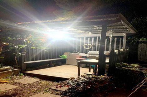 Photo of property in 37 Newington Road, Henderson, Auckland, 0612