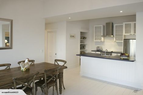 Photo of property in 387 Karaka Bay Road, Karaka Bays, Wellington, 6022