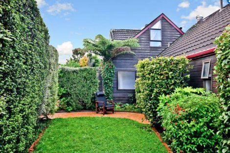 Photo of property in 23 Kensington Place, Fairfield, Hamilton, 3214