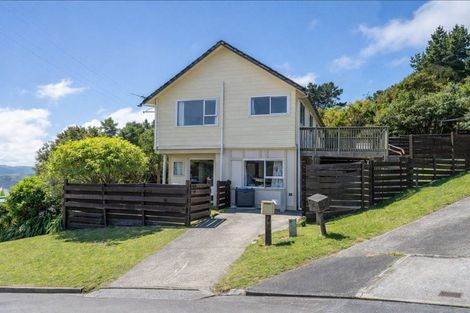 Photo of property in 5 Pimlico Place, Newlands, Wellington, 6037