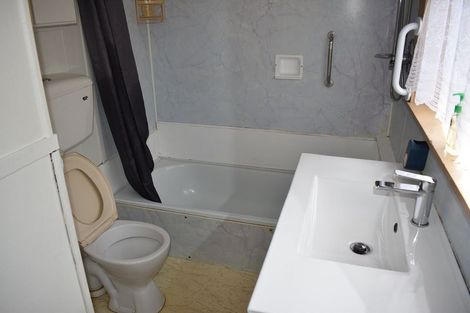 Photo of property in 1/20 Northcote Road, Takapuna, Auckland, 0622