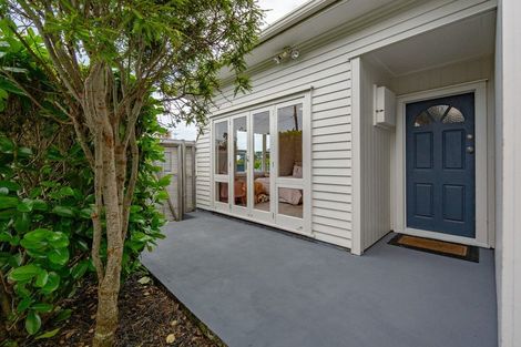 Photo of property in 79 Hobsonville Road, West Harbour, Auckland, 0618