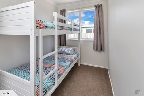 Photo of property in 13 Karoro Road, One Tree Point, 0118