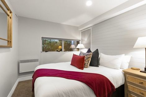 Photo of property in 10 Peregrine Place, Queenstown, 9300