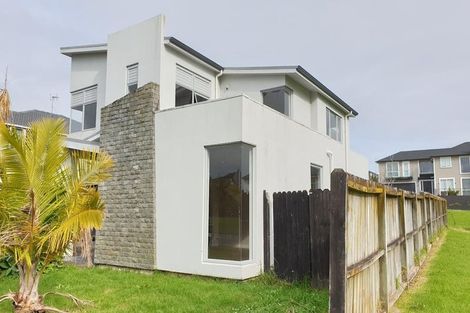 Photo of property in 33 Medallion Drive, Oteha, Auckland, 0632