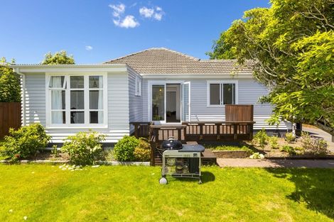 Photo of property in 32 Heretaunga Square, Silverstream, Upper Hutt, 5019