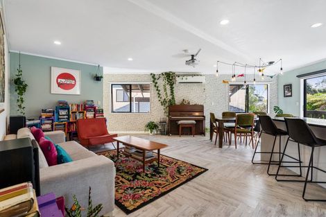 Photo of property in 43 Holmes Drive South, Massey, Auckland, 0614