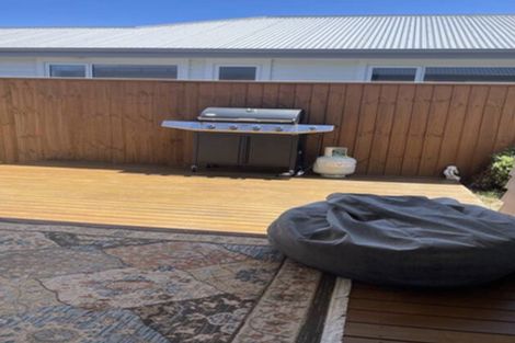 Photo of property in 11 Pounamu Place, Pegasus, 7612