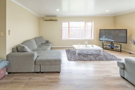 Photo of property in 27 Glenross Drive, Wattle Downs, Auckland, 2103