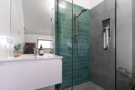 Photo of property in 3 Roland Lane, Mount Pleasant, Christchurch, 8081