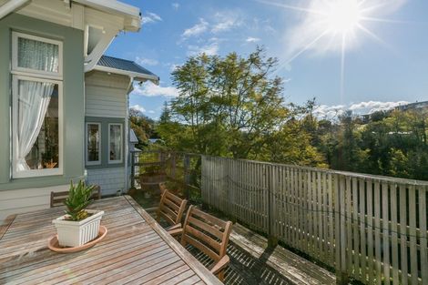 Photo of property in 5 Fitzroy Road, Bluff Hill, Napier, 4110