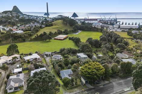 Photo of property in 88 South Road, Blagdon, New Plymouth, 4310